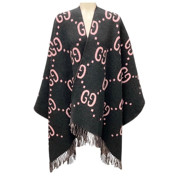 GUCCI DARK GREY / GRAPHITE / PINK FALL WINTER 2021 WOOL REVERSIBLE GG PONCHO CAP - Picture 1 of 6